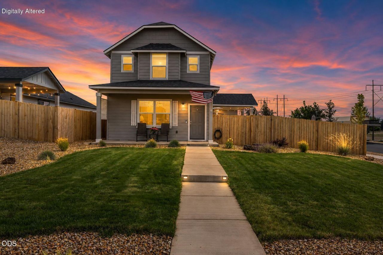 3888 SW Lava Place, Redmond, OR 97756 Main Photo