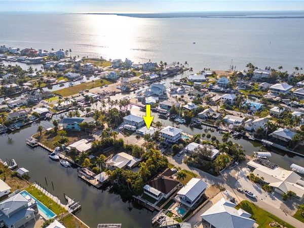 3571 Emerald AVE , ST. JAMES CITY, FL 33956