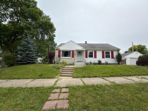 7501 W Vienna COURT, Milwaukee, WI 53216