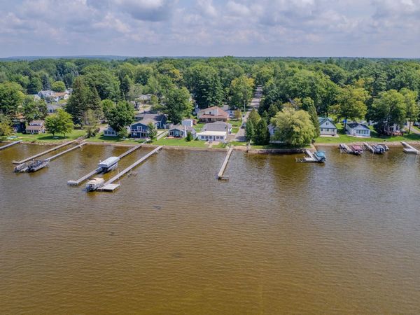 228 Mallard Avenue, Houghton Lake, MI 48629