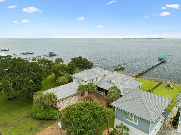 3361 Edgewater Dr, Gulf Breeze, FL 32563