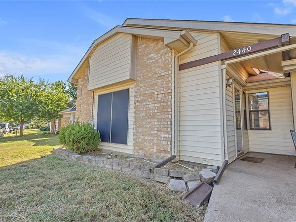 2440 Sunflower Drive, Arlington, TX 76014