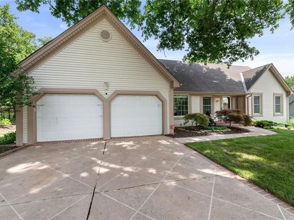 11815 Pennsylvania Avenue, Kansas City, MO 64114