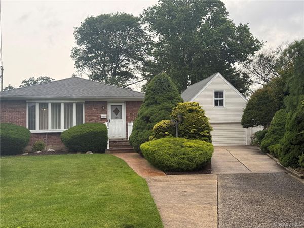 939 Steele Boulevard , Baldwin, NY 11510