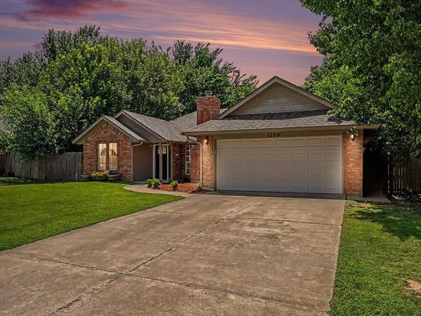 1709 Overland Trail, Choctaw, OK 73020