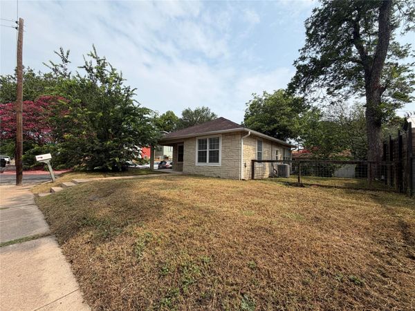 2100 E 2 ST, Austin, TX 78702