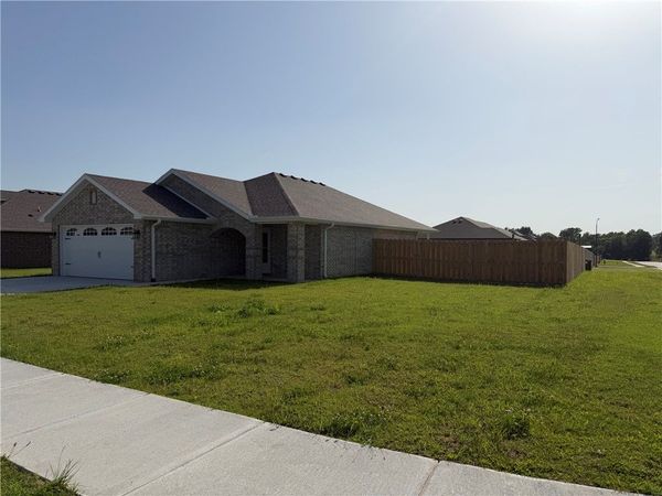 3708 N Wiley Drive, Siloam Springs, AR 72761