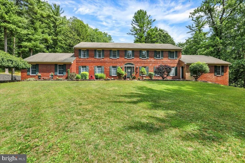8 TUDOR COURT, MOHNTON, PA 19540