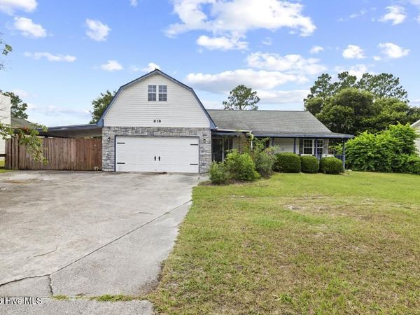 618 Sand Ridge Road , Hubert, NC 28539