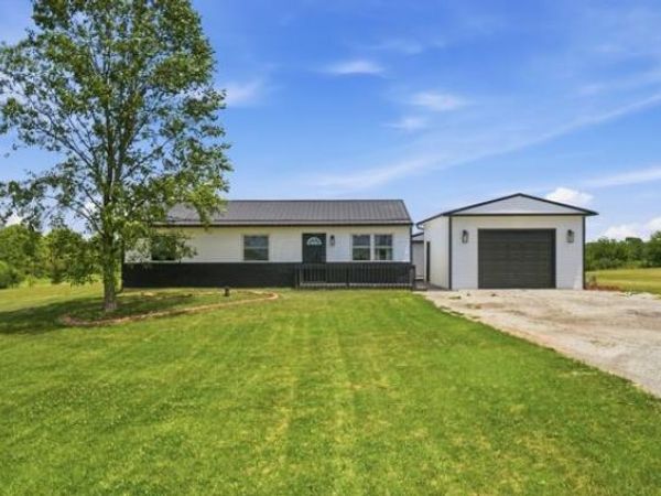 9020 State Route 207 , Mount Sterling, OH 43143