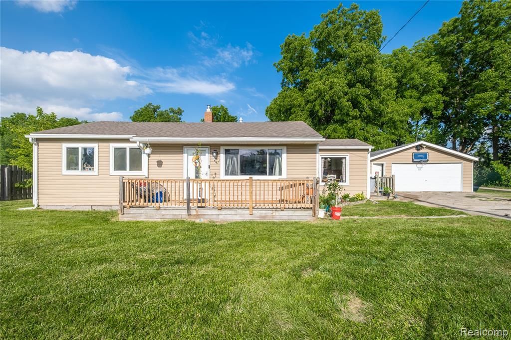 3431 Griffith Court, Burton, MI 48529 Main Photo