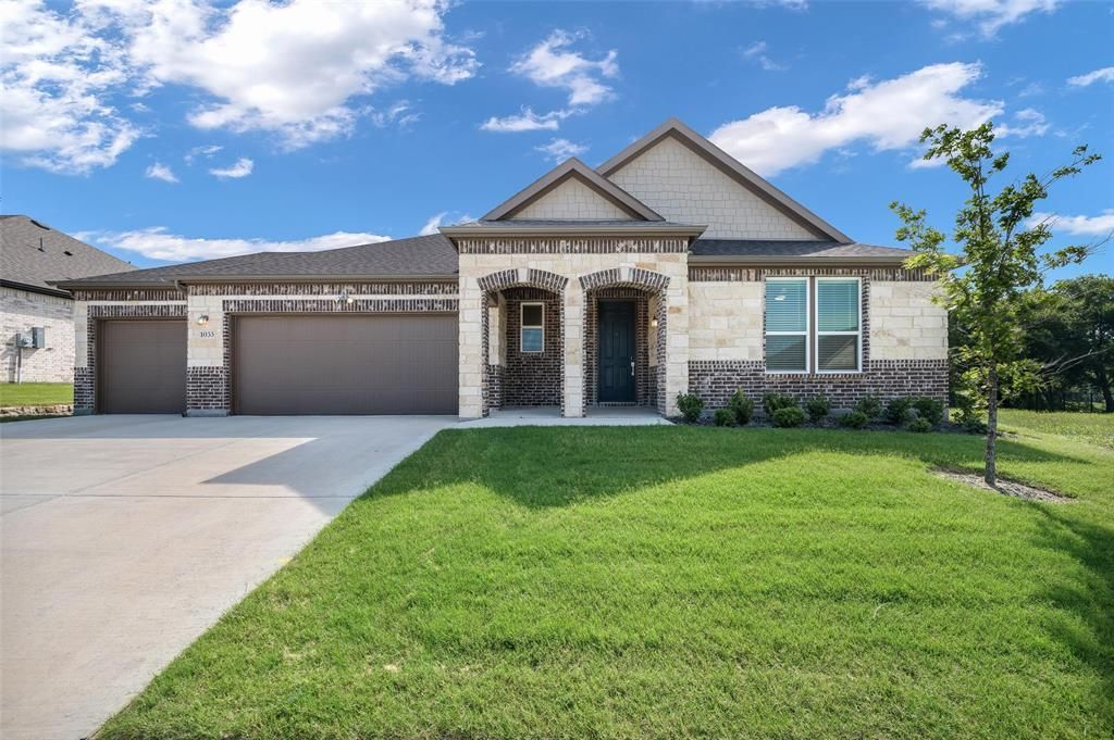 1035 Auburn Drive, Justin, TX 76247 Main Photo