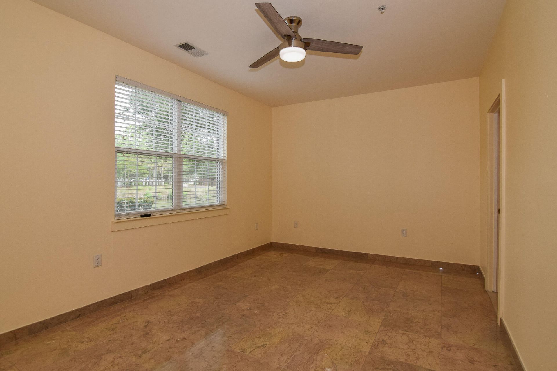 1481 Cambridge Lakes Drive Photo 10