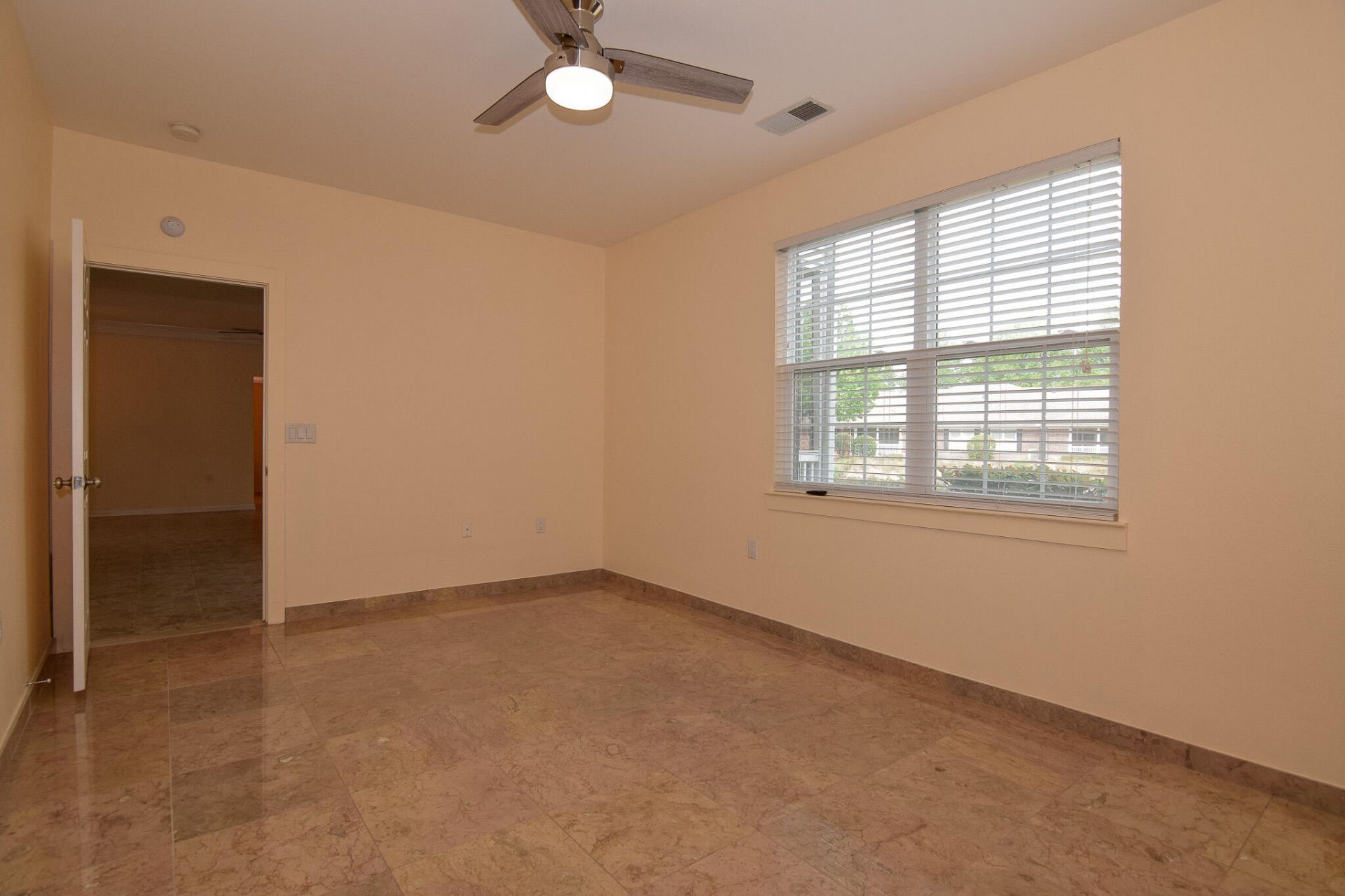 1481 Cambridge Lakes Drive Photo 11