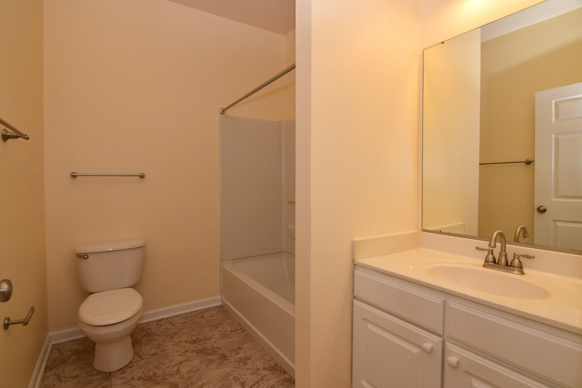 1481 Cambridge Lakes Drive Photo 6