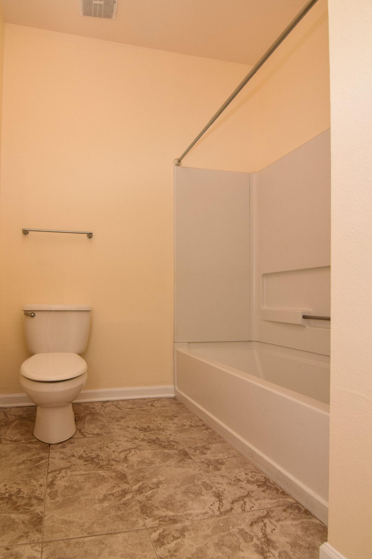 1481 Cambridge Lakes Drive Photo 7