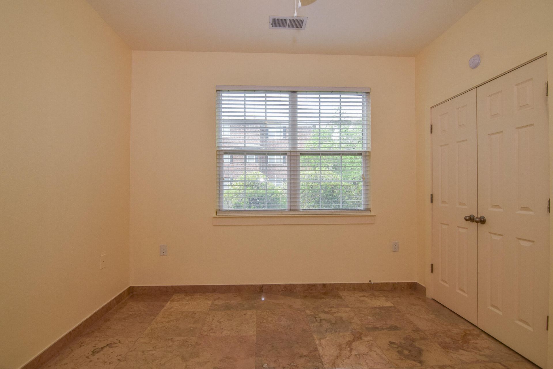 1481 Cambridge Lakes Drive Photo 9