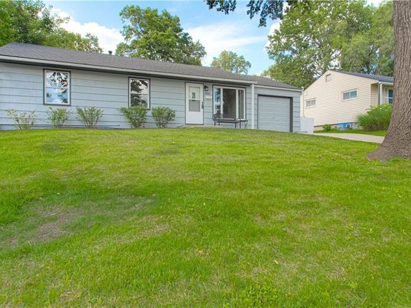 8000 W 85th Terrace, Overland Park, KS 66212