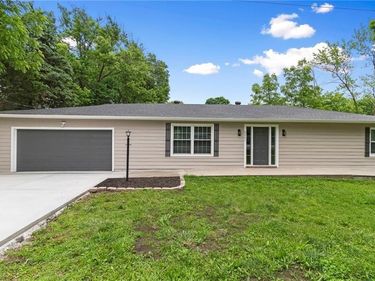 6201 N Topping Avenue, Kansas City, MO 64119