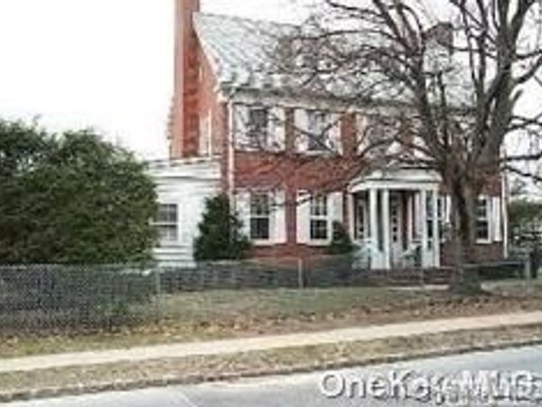45 Tennyson Avenue , Westbury, NY 11590