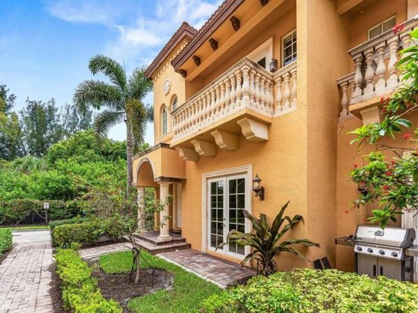 210 NE 69th Circle, Boca Raton, FL 33487