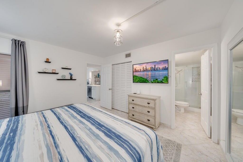3939 NE 5th Avenue, Unit D103, Boca Raton, FL 33431 Photo