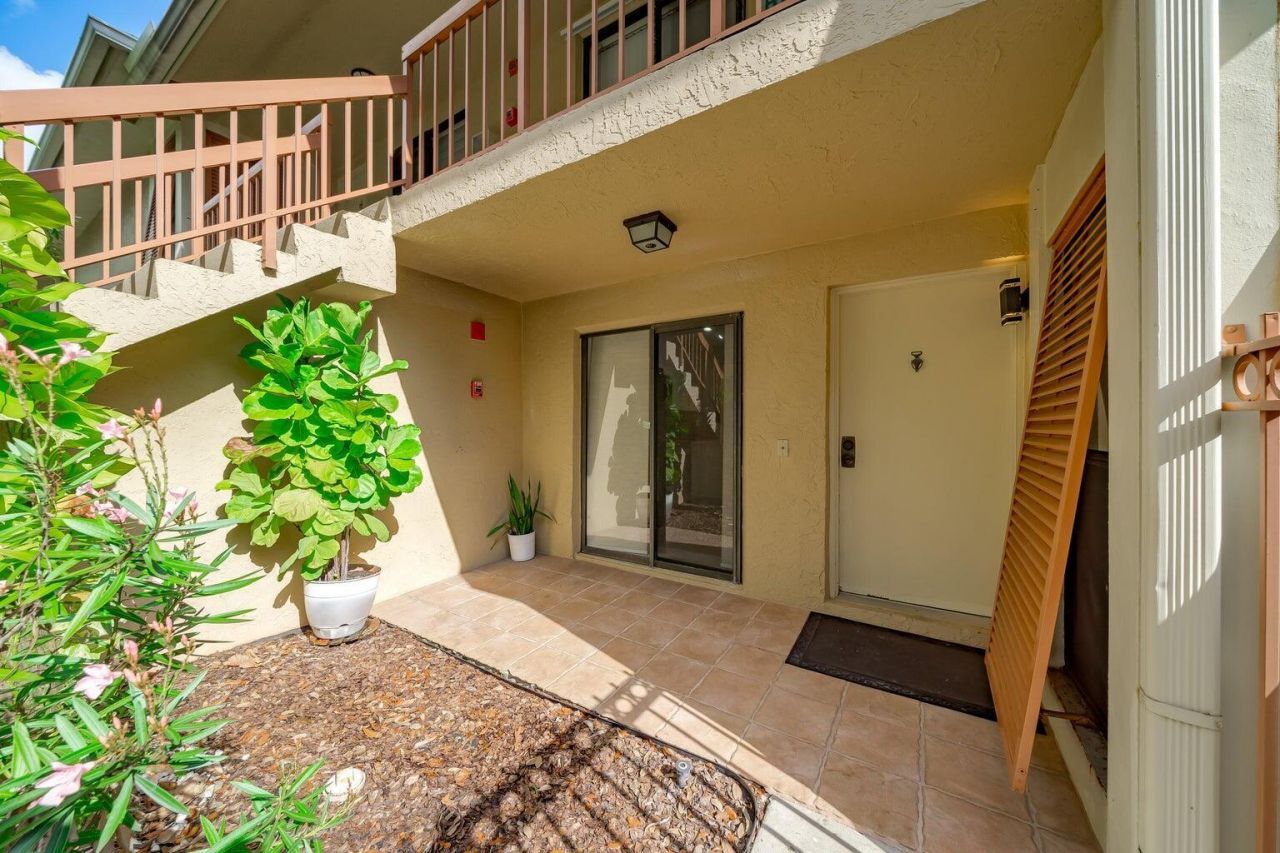 3939 NE 5th Avenue, Unit D103, Boca Raton, FL 33431 Photo