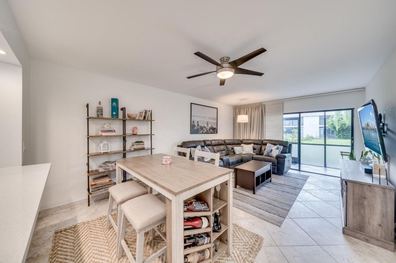 3939 NE 5th Avenue, Unit D103, Boca Raton, FL 33431 Photo