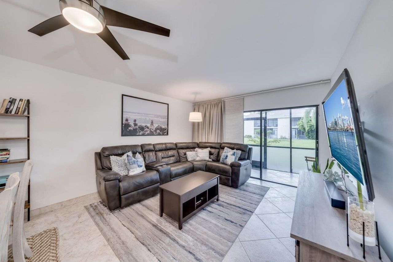 3939 NE 5th Avenue, Unit D103, Boca Raton, FL 33431 Photo