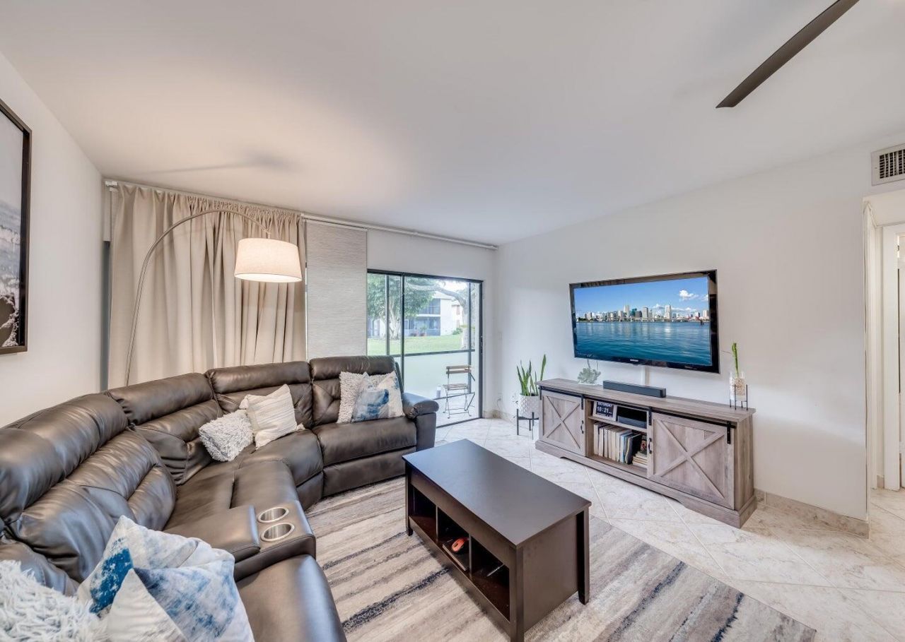 3939 NE 5th Avenue, Unit D103, Boca Raton, FL 33431 Photo