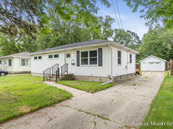 1552 41st Street SW, Wyoming, MI 49509