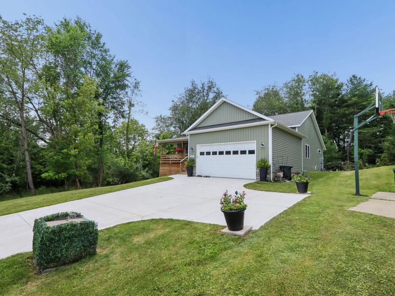 421 Mcintosh Drive, Howard, OH 43028 Photo 2