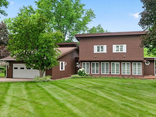 511 N Woodland Drive , Dixon, IL 61021