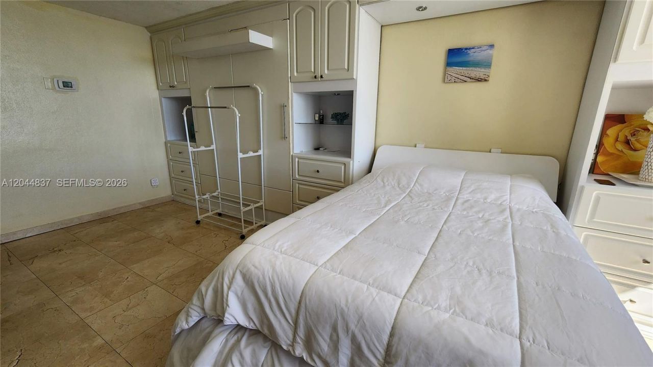 19201 E Collins Ave, Unit 345, Sunny Isles Beach, FL 33160 Photo