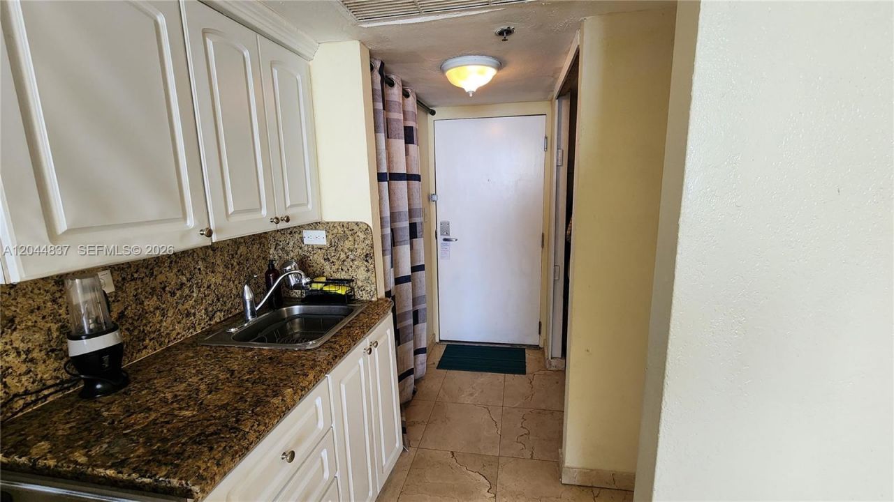 19201 E Collins Ave, Unit 345, Sunny Isles Beach, FL 33160 Photo