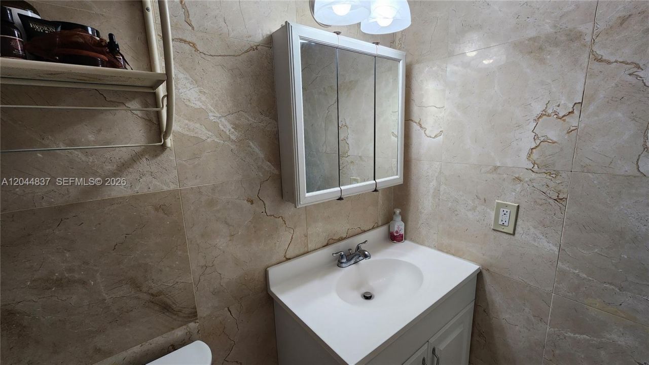 19201 E Collins Ave, Unit 345, Sunny Isles Beach, FL 33160 Photo