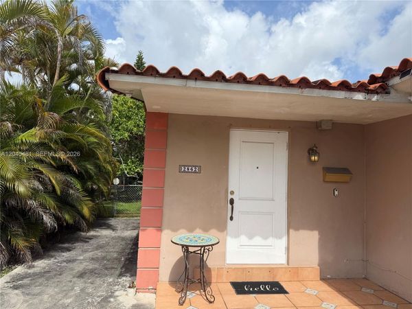 2862 SW 38 Ave , Unit back, Miami, FL 33134