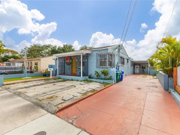 2818 SW 2nd St , Miami, FL 33135