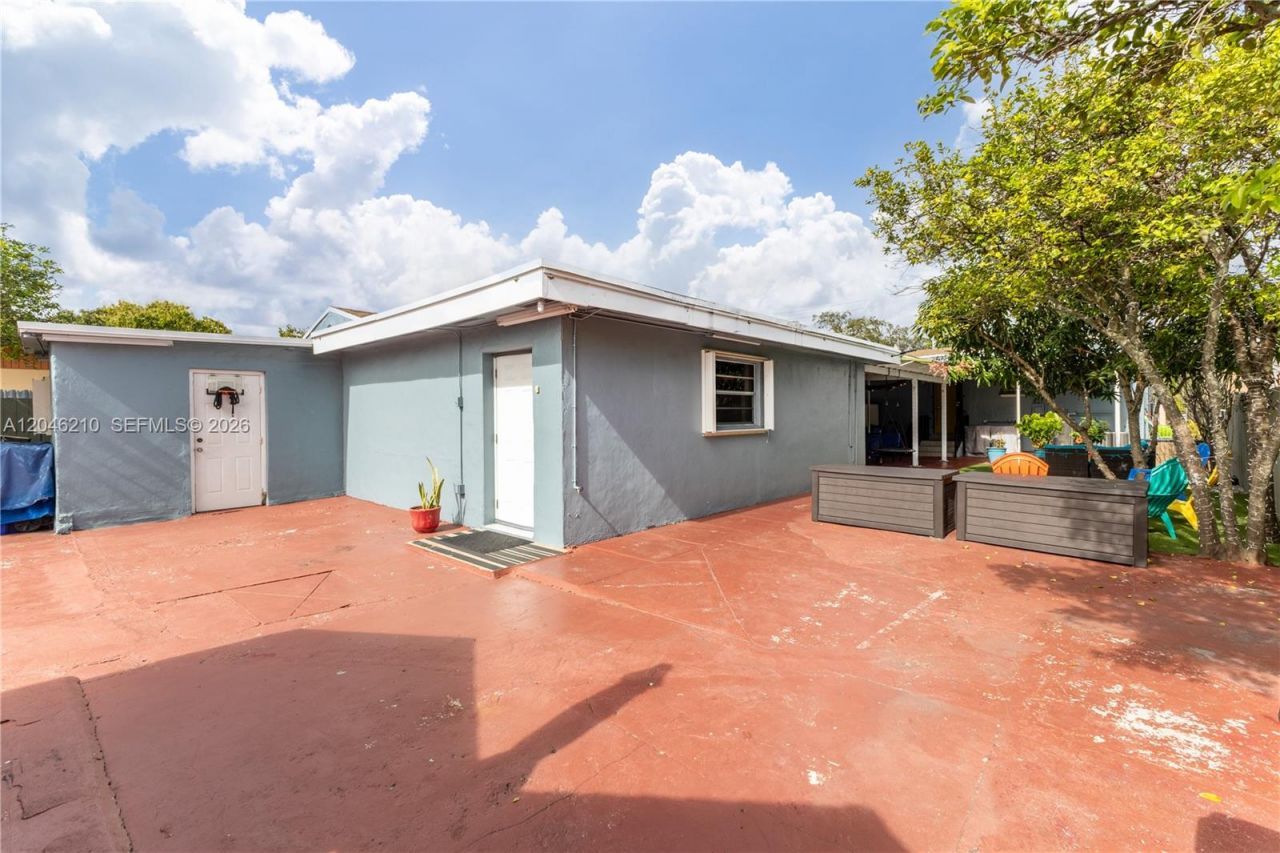 2818 SW 2nd St , Miami, FL 33135 Photo