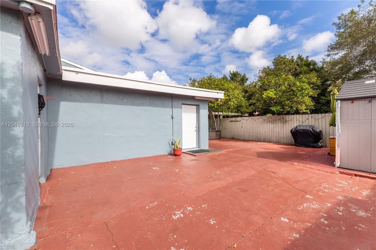 2818 SW 2nd St , Miami, FL 33135 Photo