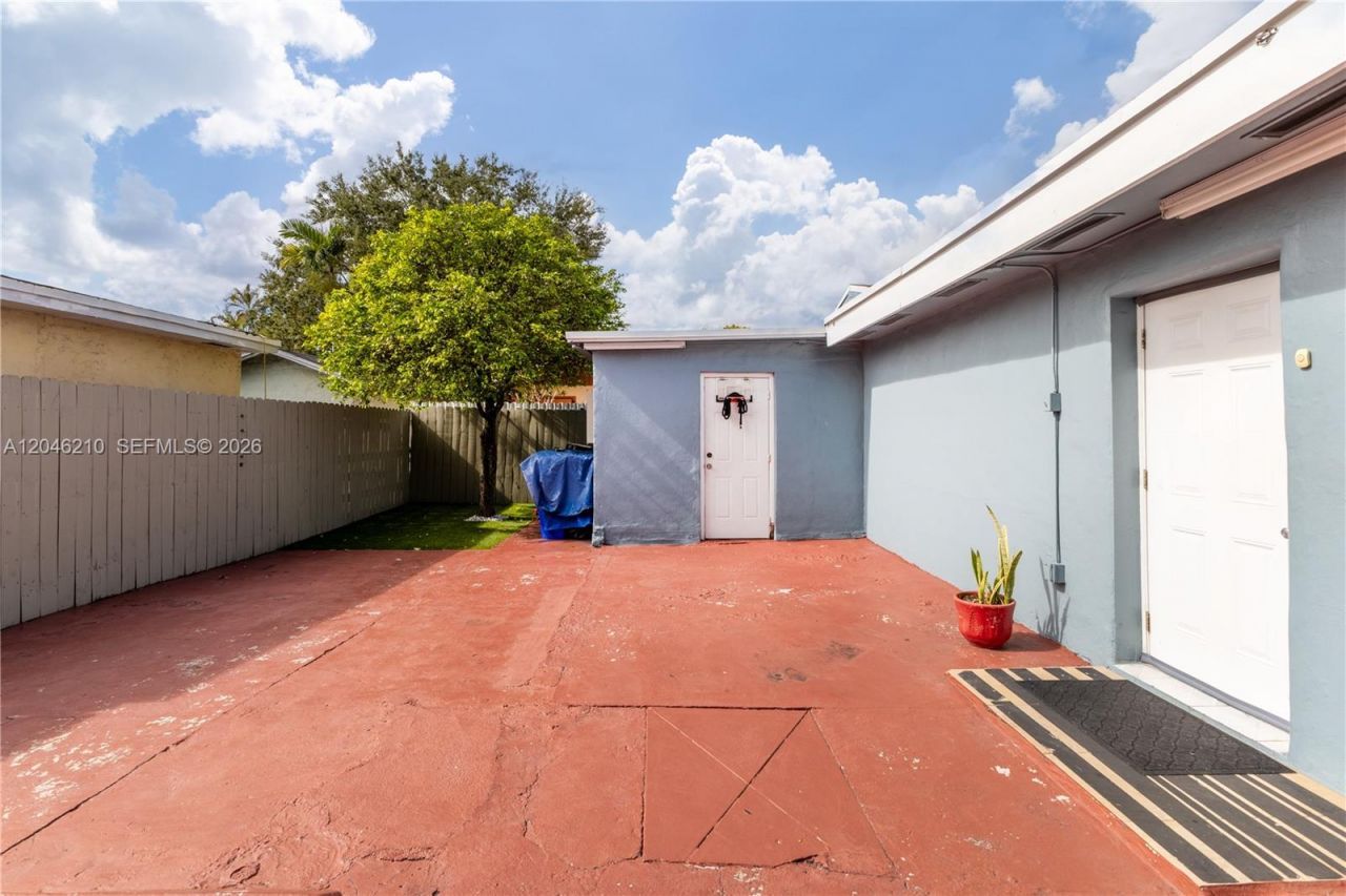 2818 SW 2nd St , Miami, FL 33135 Photo