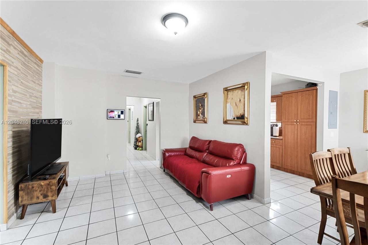 2818 SW 2nd St , Miami, FL 33135 Photo