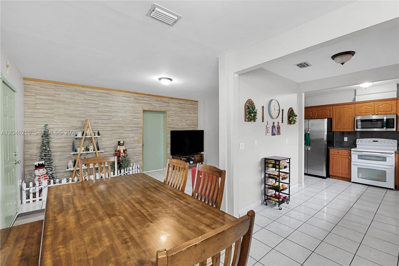 2818 SW 2nd St , Miami, FL 33135 Photo