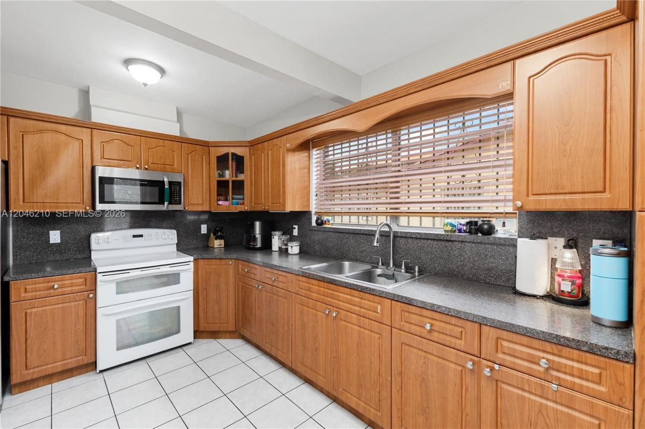 2818 SW 2nd St , Miami, FL 33135 Photo