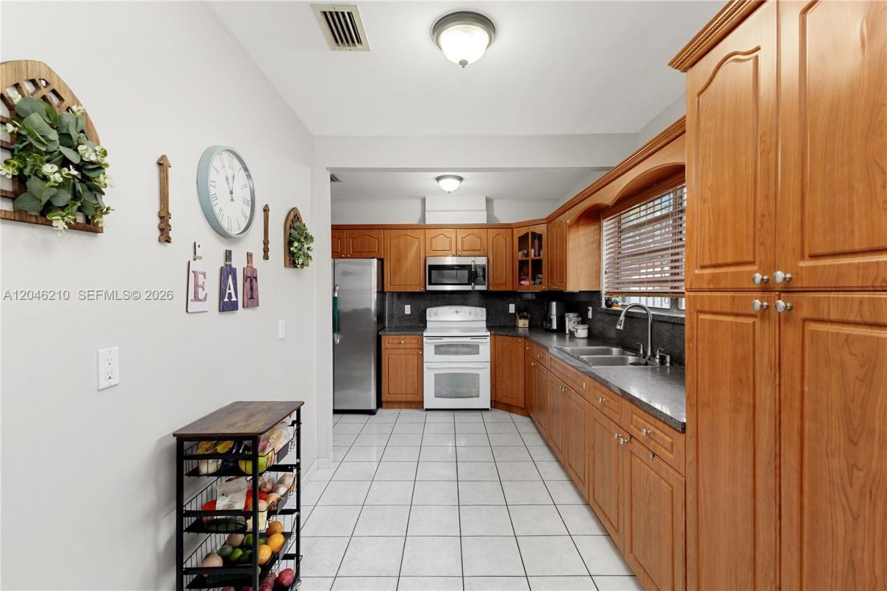 2818 SW 2nd St , Miami, FL 33135 Photo