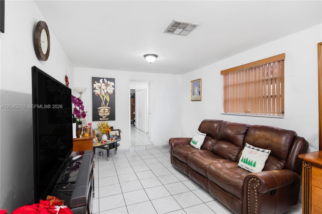 2818 SW 2nd St , Miami, FL 33135 Photo