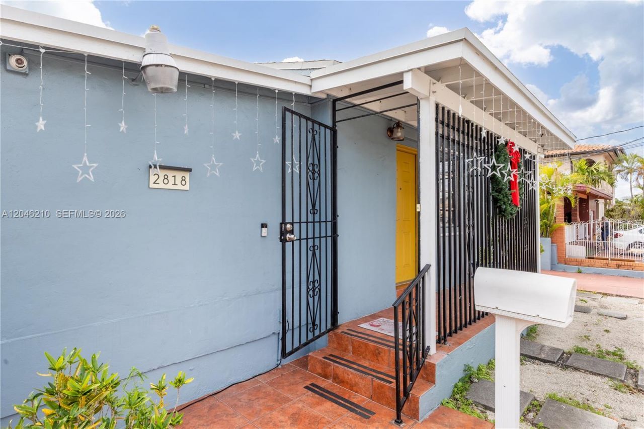 2818 SW 2nd St , Miami, FL 33135 Photo