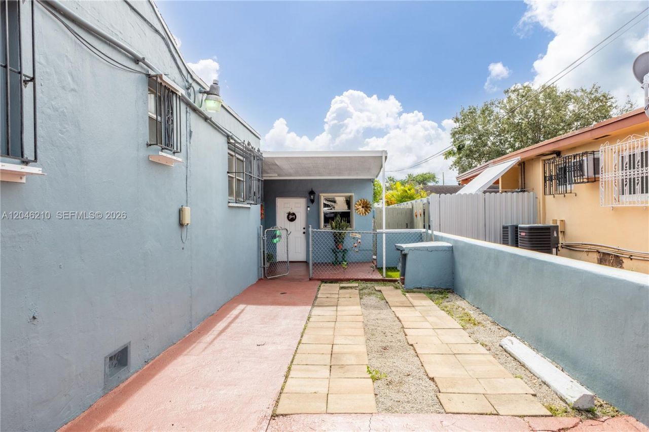 2818 SW 2nd St , Miami, FL 33135 Photo