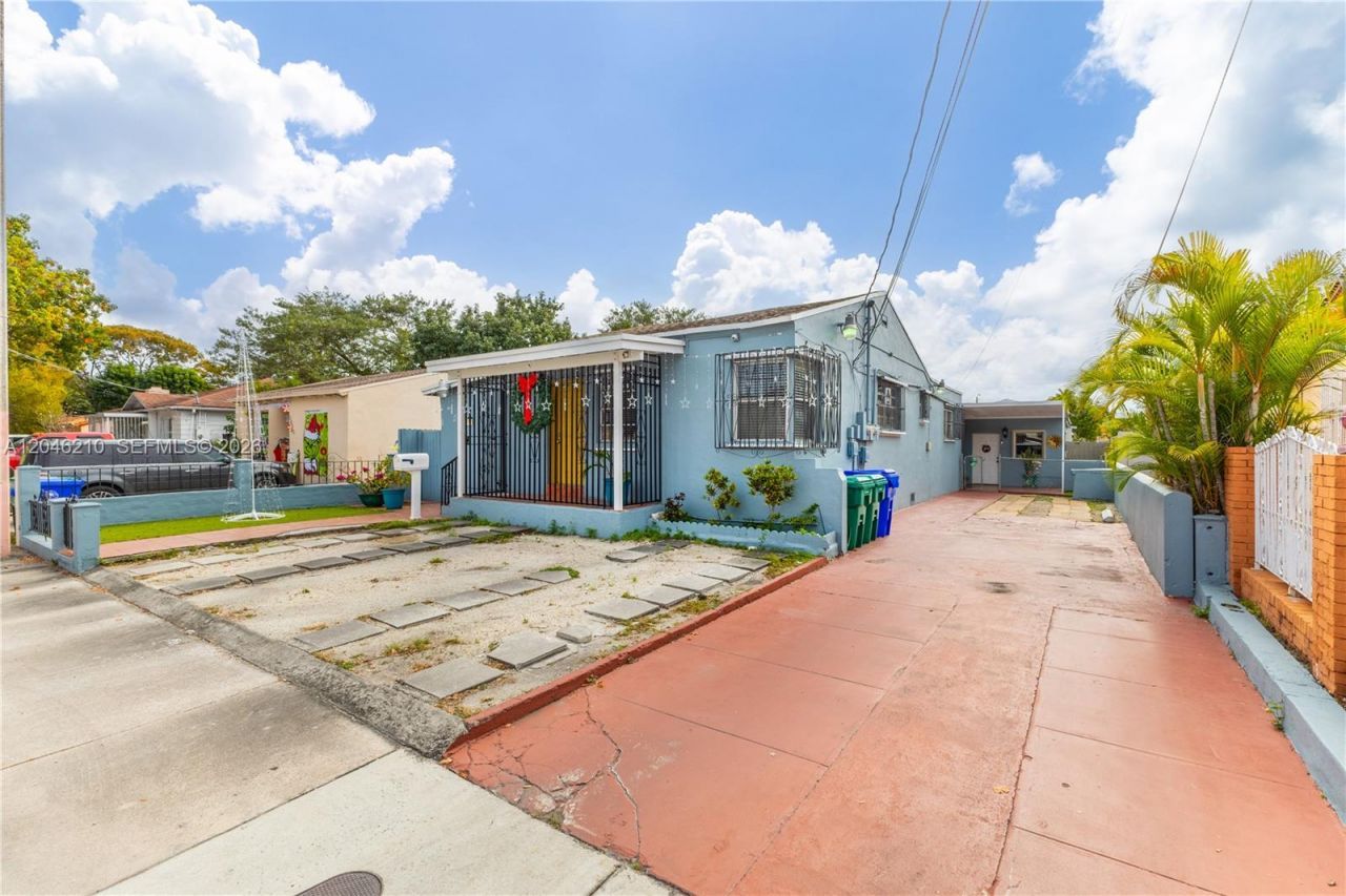 2818 SW 2nd St , Miami, FL 33135 Photo