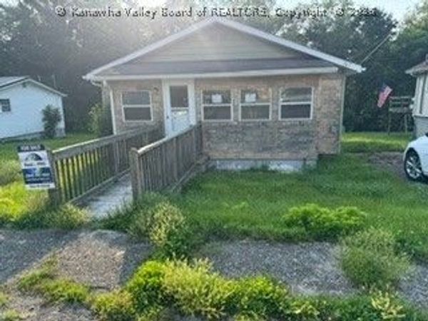 329 Chestnut Street, Mabscott, WV 25871